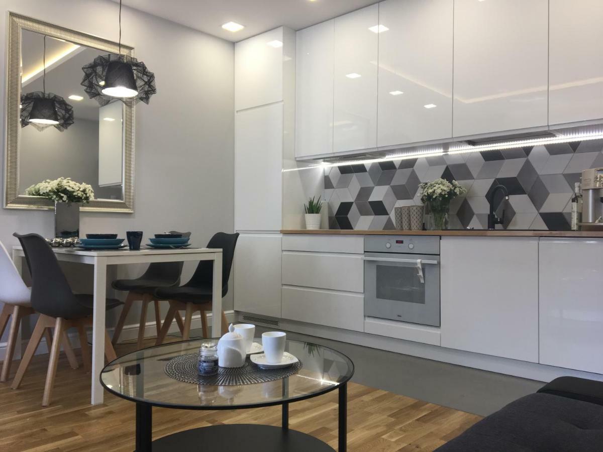 Family & Business Elegant Apartments Ul Astronautow Centrum Downtown - 3 Bedroom, Parking Kielce Exterior photo