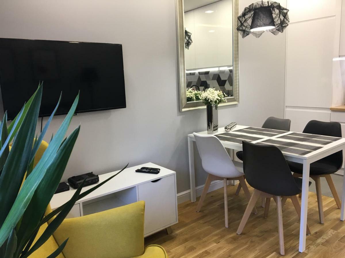 Family & Business Elegant Apartments Ul Astronautow Centrum Downtown - 3 Bedroom, Parking Kielce Exterior photo